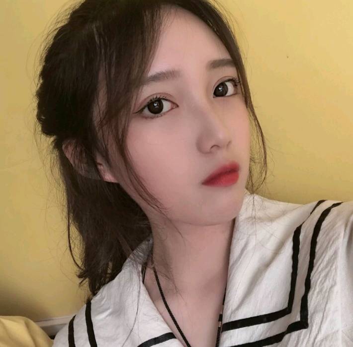 身材火辣的性感小女神